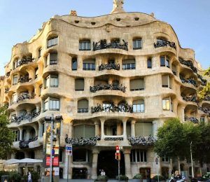 Casa Milà “La Pedrera” (Antoni Gaudí)